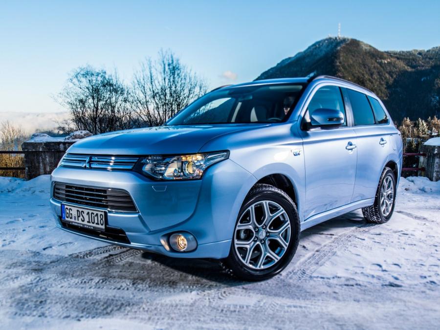 Mitsubishi Outlander PHEV 2012 года  (фото 7 из 48)